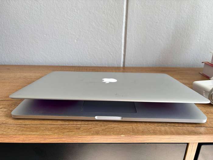 Apple MacBook Pro 15" Retina (Mid 2015)  i7 2.2GHz / 16GB RAM / 128GB SSD  A1398  MJLU2LL/A Used