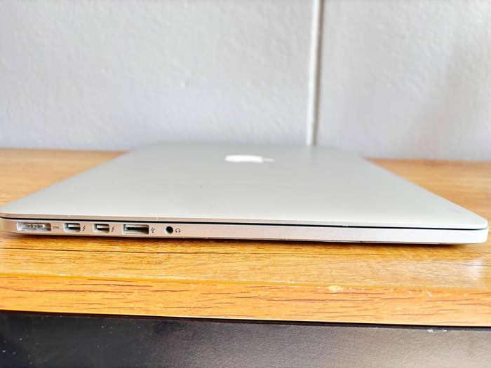 Apple MacBook Pro 15" Retina (Mid 2015)  i7 2.2GHz / 16GB RAM / 128GB SSD  A1398  MJLU2LL/A Used