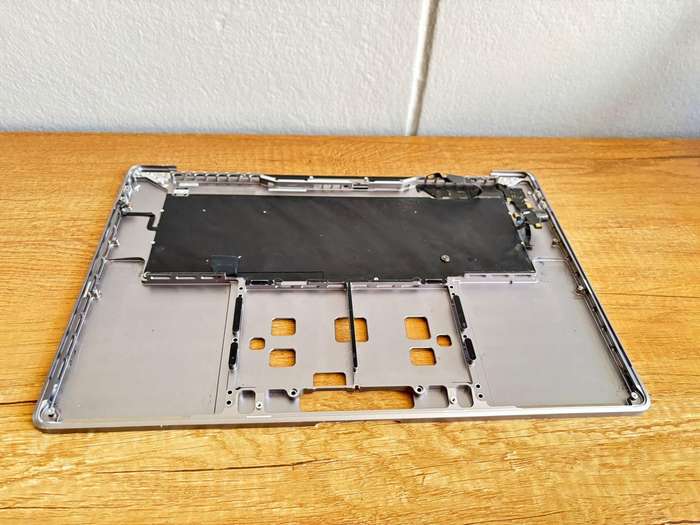 MacBook Pro 16" (2019) Upper Case Assembly  A2141 Model (Grade B) Includes: Keyboard
