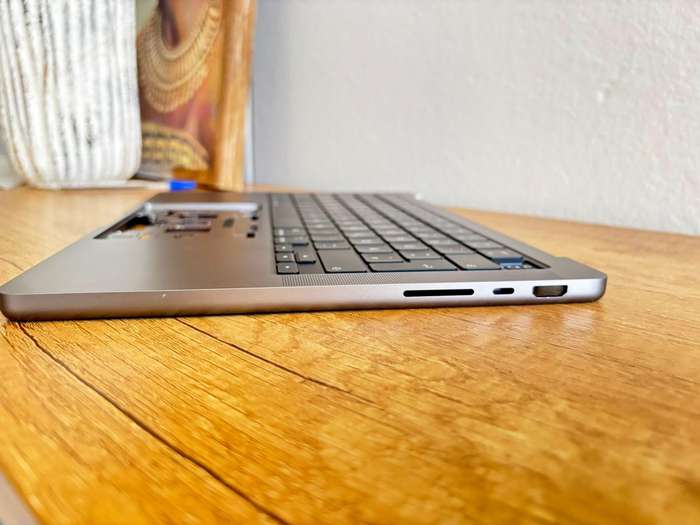 MacBook Pro 14" (A2442, A2779) Upper Case Assembly Condition: Used  Grade-A Color: Dark Grey