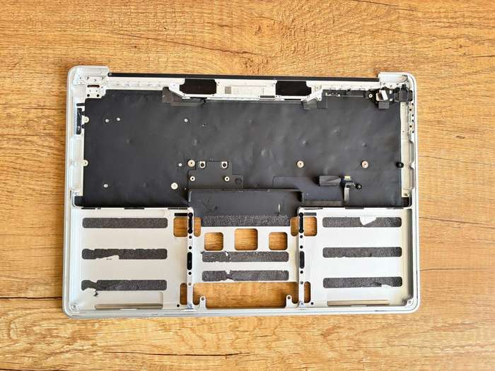 MacBook Pro 13" Upper Case Assembly  A2289 / A2338 (2020) Used  Grade-A  Silver Color