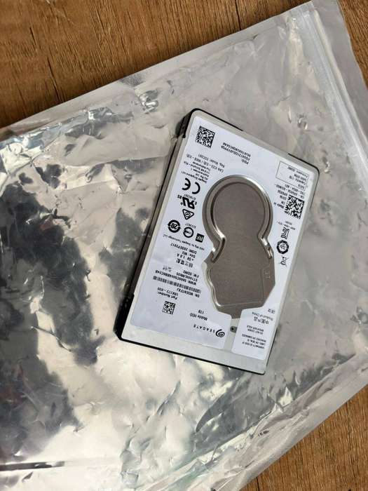 Seagate Mobile HDD 1TB  ST1000LM035  Used Like New