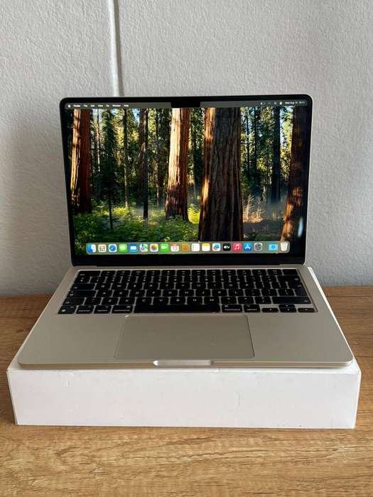 Apple MacBook Air 13.6" M2 Chip | 8GB RAM | 256GB SSD