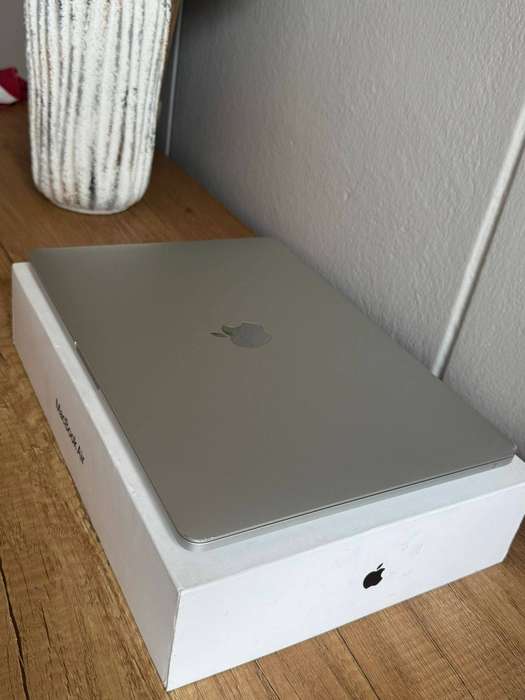 Apple MacBook Pro 13.3" (2020) Touch Bar  M1 Chip/ 8GB RAM / 256GB SSD  Grade A Used