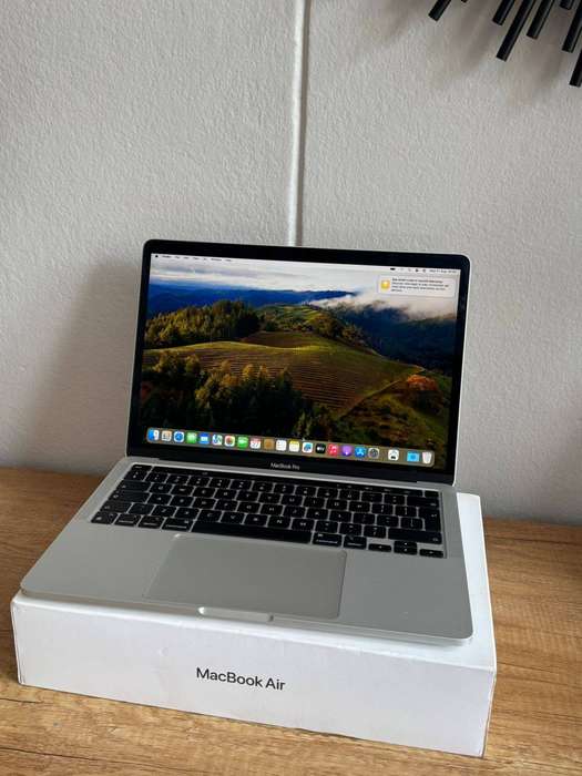 Apple MacBook Pro 13.3" (2020) Touch Bar  M1 Chip/ 8GB RAM / 256GB SSD  Grade A Used