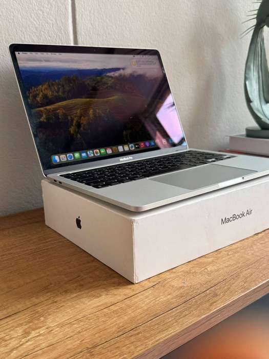 Apple MacBook Pro 13.3" (2020) Touch Bar  M1 Chip/ 8GB RAM / 256GB SSD  Grade A Used