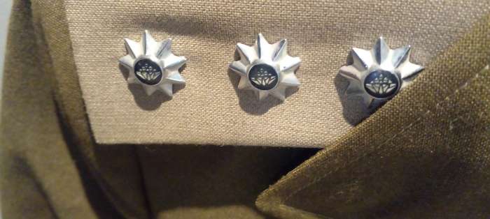 SADF LADIES' TUNIC SERVICE DRESS.  DATED 1982.SMALL IN SIZE.(LADY CAPTAIN)..