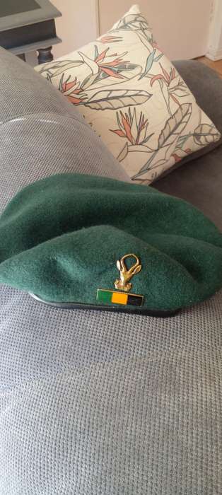 1SADF 1SAI BALKIE/BADGE BERET, ORDINANCE METAL FLASH + A XL BOSBAADJIE. SEE DESC.