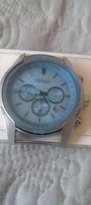 2 nd hand FOSSIL COACHMAN in working condition.Needs a strap. Selling as is.  See DESC.