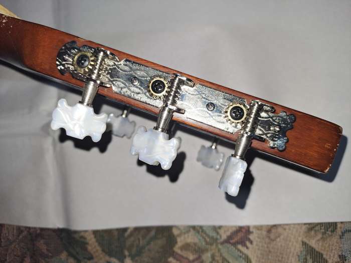 HONDO H307A VINTAGE CLASSICAL SIX STRING GUITAR