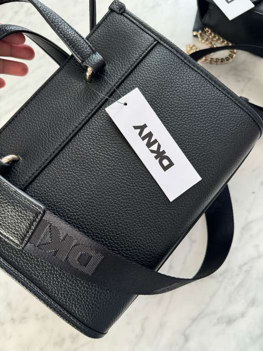 DKNY TOTE (BRAND NEW)