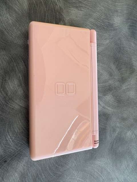 NINTENDO DS LITE PINK WITH 11 ORIGINAL GAMES