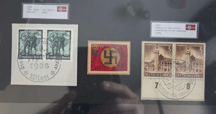 WW2 era stamps - back to back stamps set