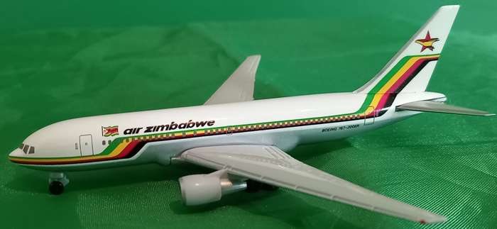 Herpa Wings Model,  Air Zimbabwe - Boeing 767 200ER  (HW504232) 1/500