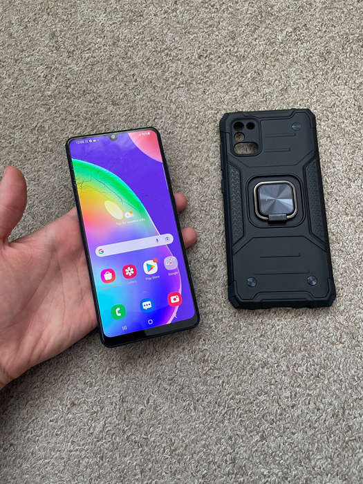 Samsung A31 128gb 4gb ram Dual Sim with cover cracked screen