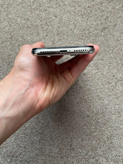 iPhone X 64GB Good condition screen locked
