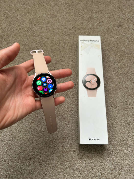 Samsung watch 4 BT 40mm with box and charger - Pink