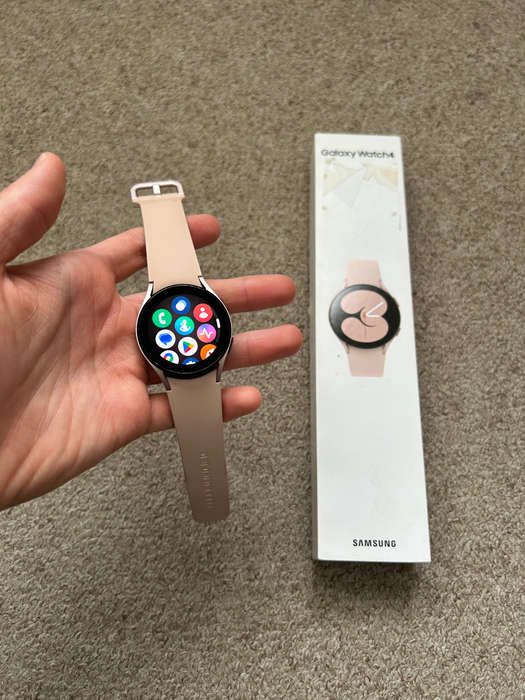 Samsung watch 4 BT 40mm with box and charger - Pink