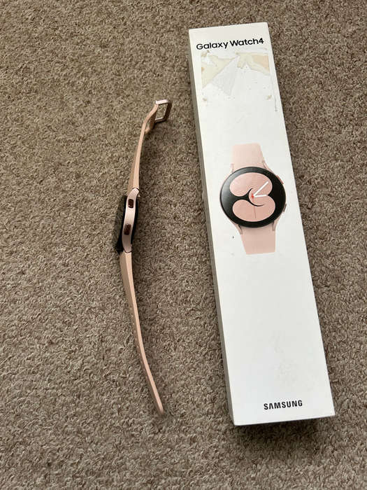 Samsung watch 4 BT 40mm with box and charger - Pink