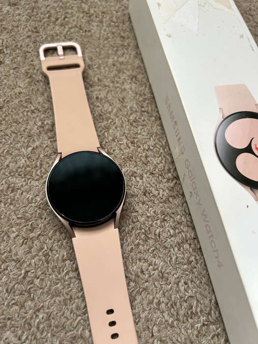 Samsung watch 4 BT 40mm with box and charger - Pink