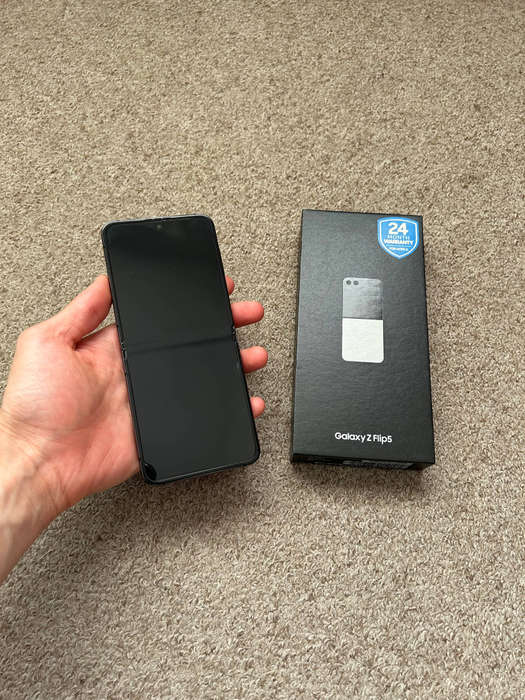 Samsung Galaxy Z Flip 5 256GB 8gb ram Dual sim immaculate condition