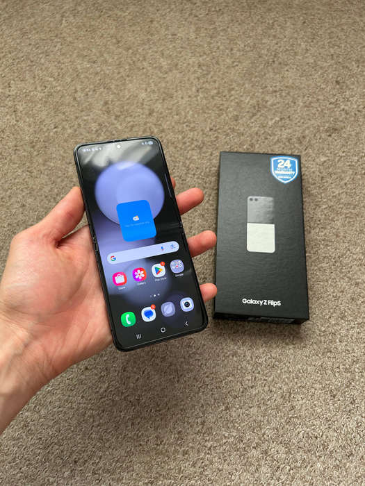 Samsung Galaxy Z Flip 5 256GB 8gb ram Dual sim immaculate condition