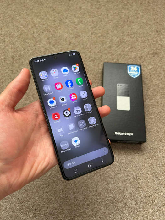 Samsung Galaxy Z Flip 5 256GB 8gb ram Dual sim immaculate condition