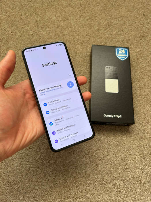 Samsung Galaxy Z Flip 5 256GB 8gb ram Dual sim immaculate condition