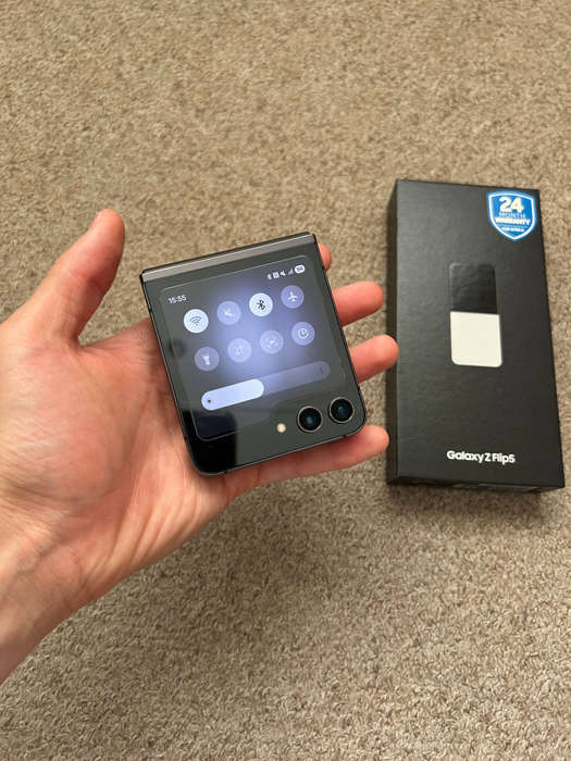 Samsung Galaxy Z Flip 5 256GB 8gb ram Dual sim immaculate condition