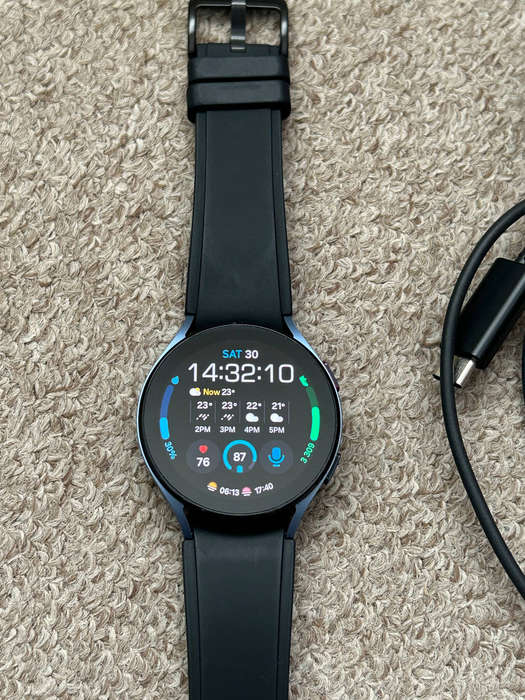 Samsung Galaxy Watch 5 44mm Good condition with charger