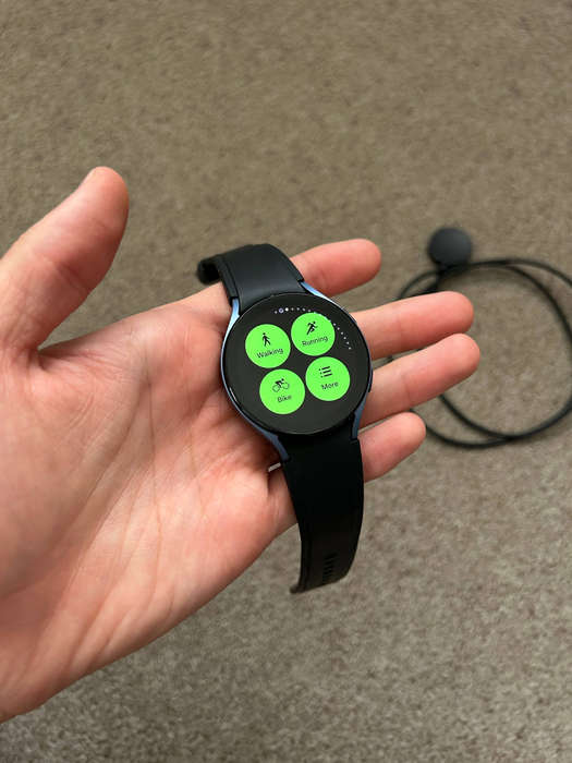 Samsung Galaxy Watch 5 44mm Good condition with charger