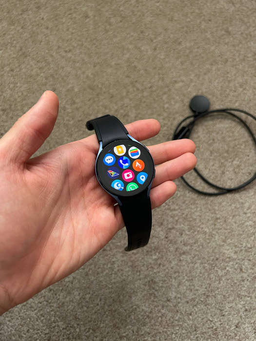 Samsung Galaxy Watch 5 44mm Good condition with charger
