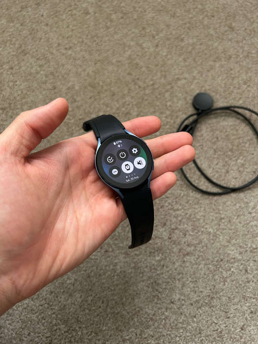 Samsung Galaxy Watch 5 44mm Good condition with charger