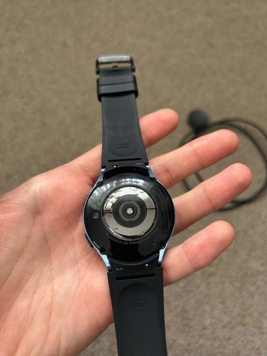 Samsung Galaxy Watch 5 44mm Good condition with charger