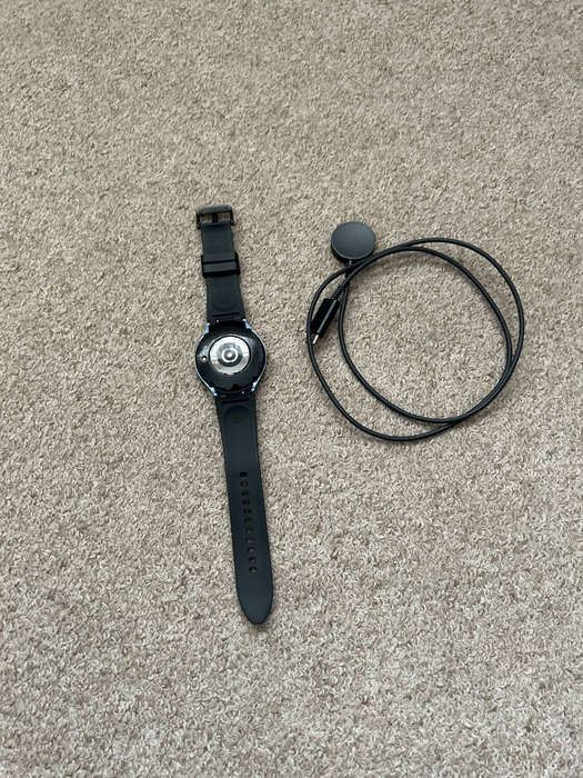Samsung Galaxy Watch 5 44mm Good condition with charger
