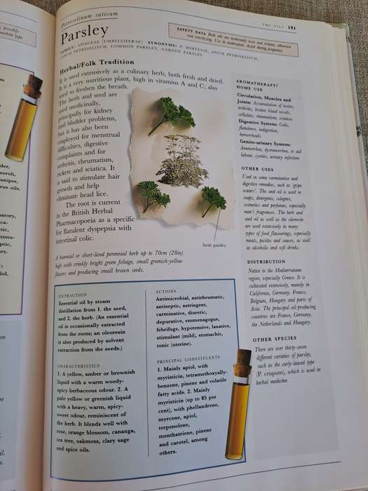 The Illustrated Encyclopedia of Essential Oils - Julia Lawless