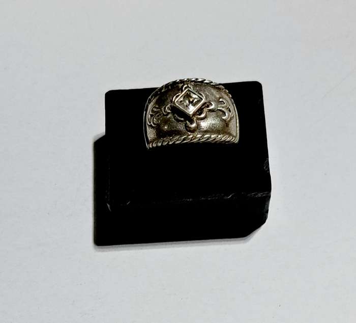 Genuine Solid Sterling Silver Ring  . [ 7,1g ] 92% Pure Silver.
