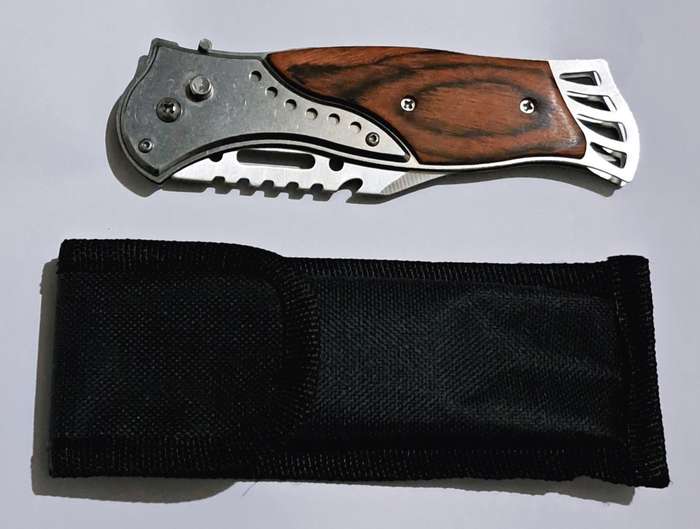 USA Columbia Hunting Pocket Flick Knife 24cm With Led-Light & Belt Sheath. "New" A "