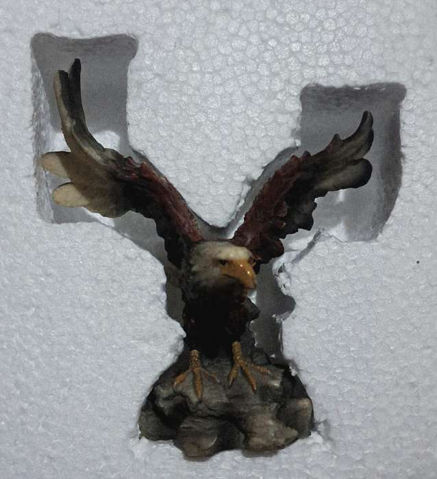 Beautiful Modern Abstract Resin Eagle Statue "Stunning" New in Box " Very Nice "