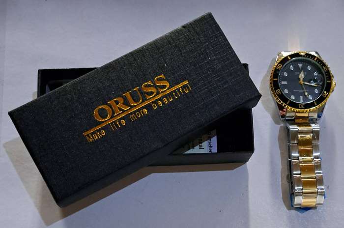 Authentic New Style Temperament Calender Mens Watch SG Interval Golden Black Surface in Box