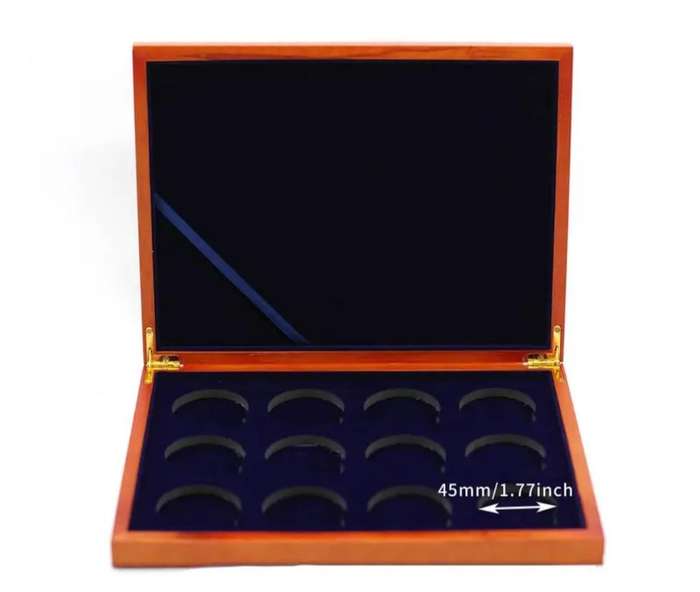 12 pc's Polar Bear Family Coin Set in DisplayBox New All in Protected Capsules 40mm Coins