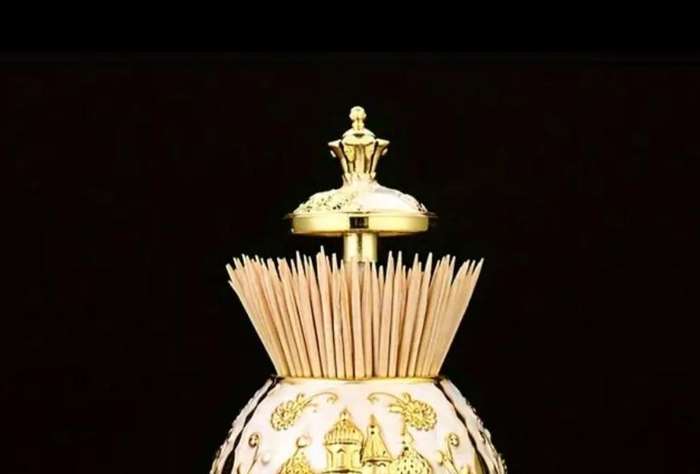Elegant Luxury Automatic Toothpick Dispenser Earopean Stayle " GoldenWhite "Castle Crown
