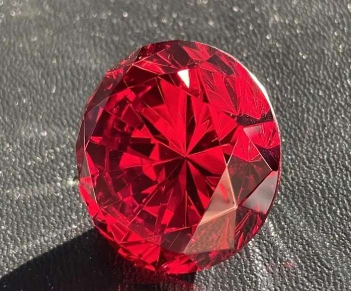 6cm Large Crystal Rhinestone Diamond  "Red" Lovely, Excellent,in Box. Crystal "123- Grams".