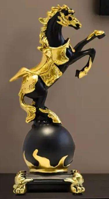 Elegant Golden & Black Decorative Resin Horse Statue/Sculpture New in Box. Indoor Ornament.