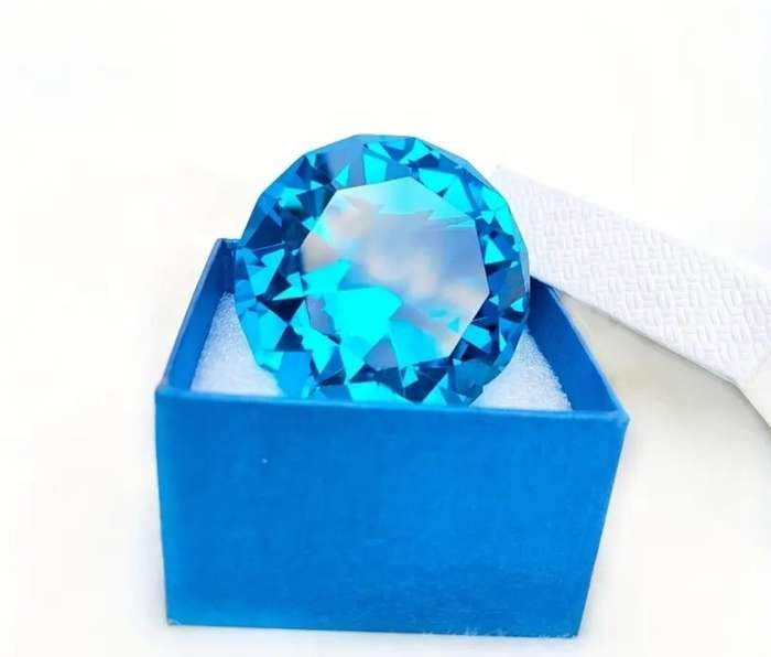 6cm Large Crystal Rhinestone Diamond  "Lake Blue " Lovely, Excellent,in Box. Crystal "123- Grams".
