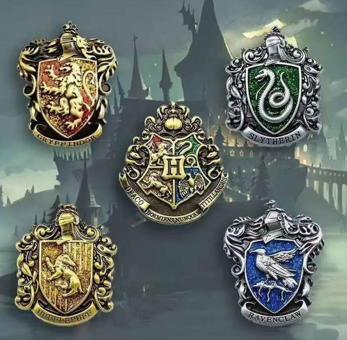 5pc Harry Potter Hogwarts House Crest " Pin Badges" The Full Set of 5pc" New