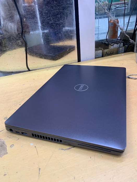 Dell Latitude 5500 Laptop Intel Core i7-8th Gen 8GB Memory 256GB SSD