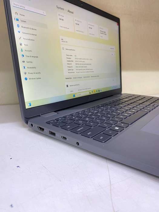Dell Latitude 3540 Notebook PC  Core i5-1335U / 15.6 FHD / 8GB RAM / 256GB SSD / Win 11 Pro / Grey
