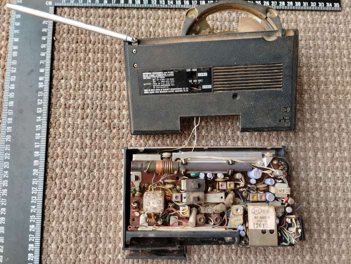 Vintage 2x National Panasonic FM/AM Radio - not tested for parts
