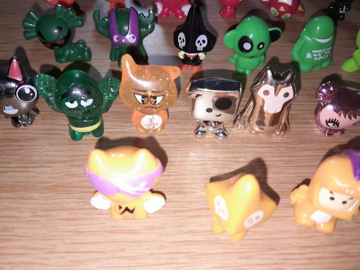 Gogos Crazy Bones and Collectors' Tin Bundle